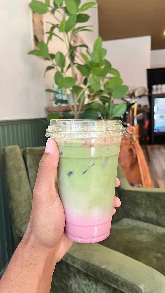 strawberry matcha latte 草莓抹茶拿铁